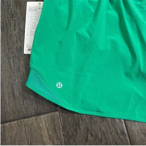 Lululemon NWT Hotty Hot High-Rise Lined Short 4" Kelly Green - Picture 4 of 10